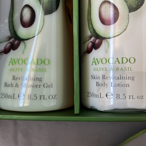 Crabtree & Evelyn Gift Set - Picture 3 of 5